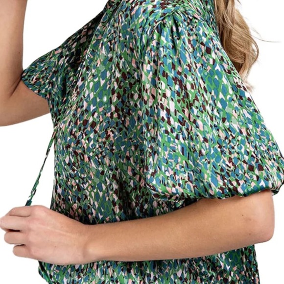 EE:Some Green Watercolor Blouse Short Bell Sleeve Ruffle Neck Women’s Small - Picture 3 of 15